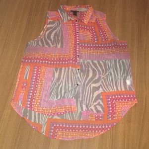 Sleeveless button down top